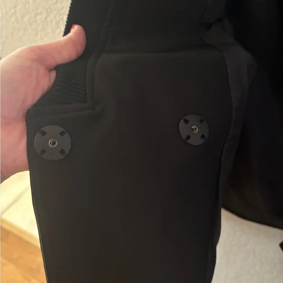 GSTQ Women's Black Cape Jacket - Picture 5 of 10